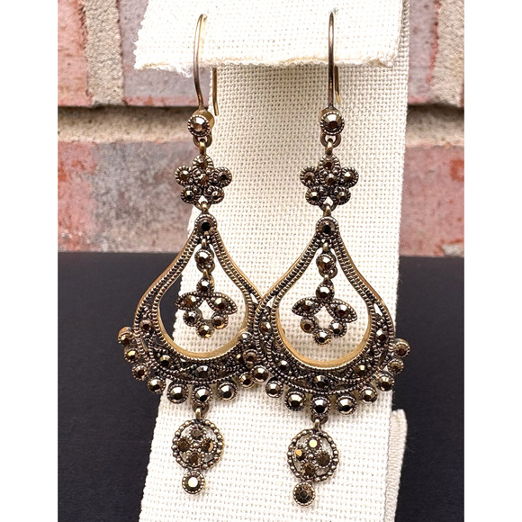 Vintage Monet Chandelier Dangle Earrings Brown Gold Tone Crystals - Picture 2 of 6